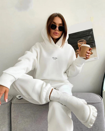 Chic Minimalist Monochrome Olso Fleece Set